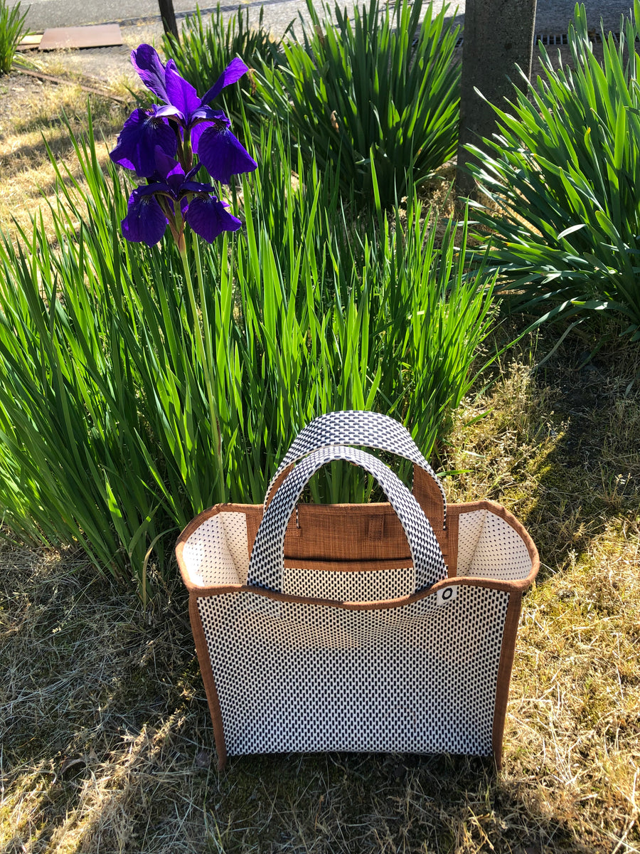 刺し子バッグ 小 白× 茶 – mono-kimono - 紺仁